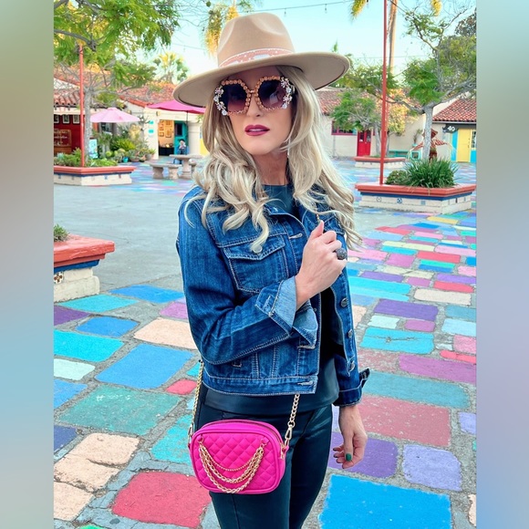 Hot Pink Quilted Gold Rhineston Chain Waist Pack Crossbody Shoulder Stadium Bag - Picture 4 of 6